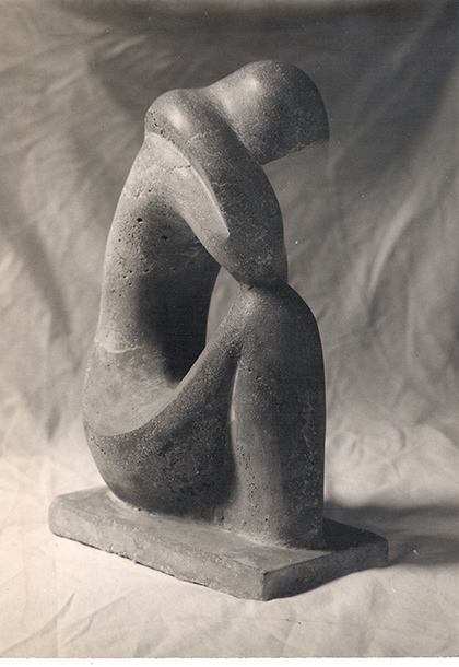 1969 Mujer sola Escultura piedra